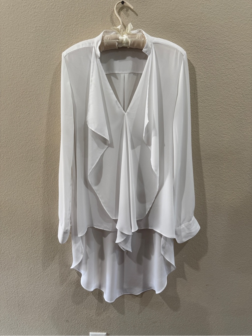 Peter Nygard White Cascading Ruffle V-Neck Tunic